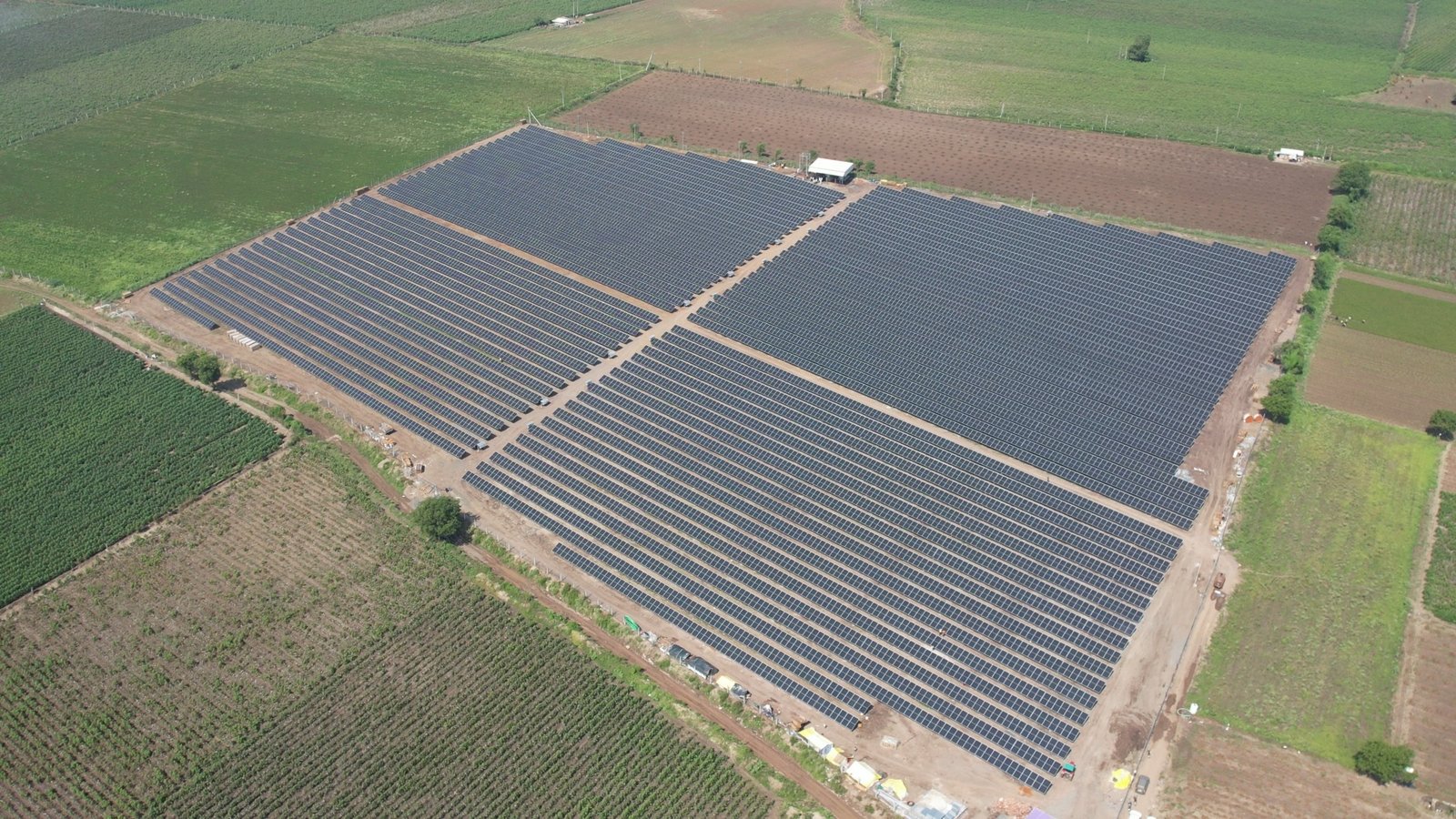 5.54 MW ground-mounted bifacial solar installation at Kumbhaji Derdi, Amreli district, Gujarat